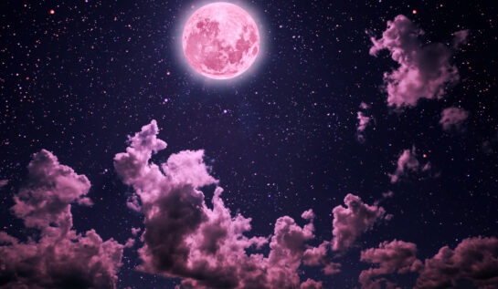 Luna roz din aprilie 2023. Cum te poate afecta, în funcție de zodie