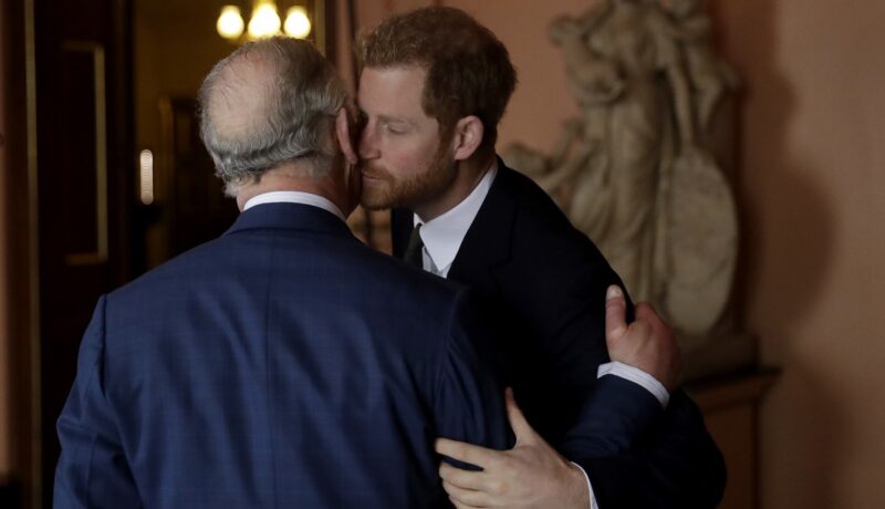Prințul Harry a încercat să se vadă cu tatăl său în timpul vizitei din Marea Britanie. Motivul pentru care întâlnirea cu Regele Charles nu a avut loc