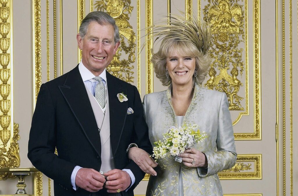 Fotografie cu Regele Charles și Regina Consort Camilla de la nunta lor din anul 2005