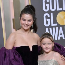 Selena Gomez alături de sora sa, Gracie Elliot Teefey la Gala Globurilor de Aur