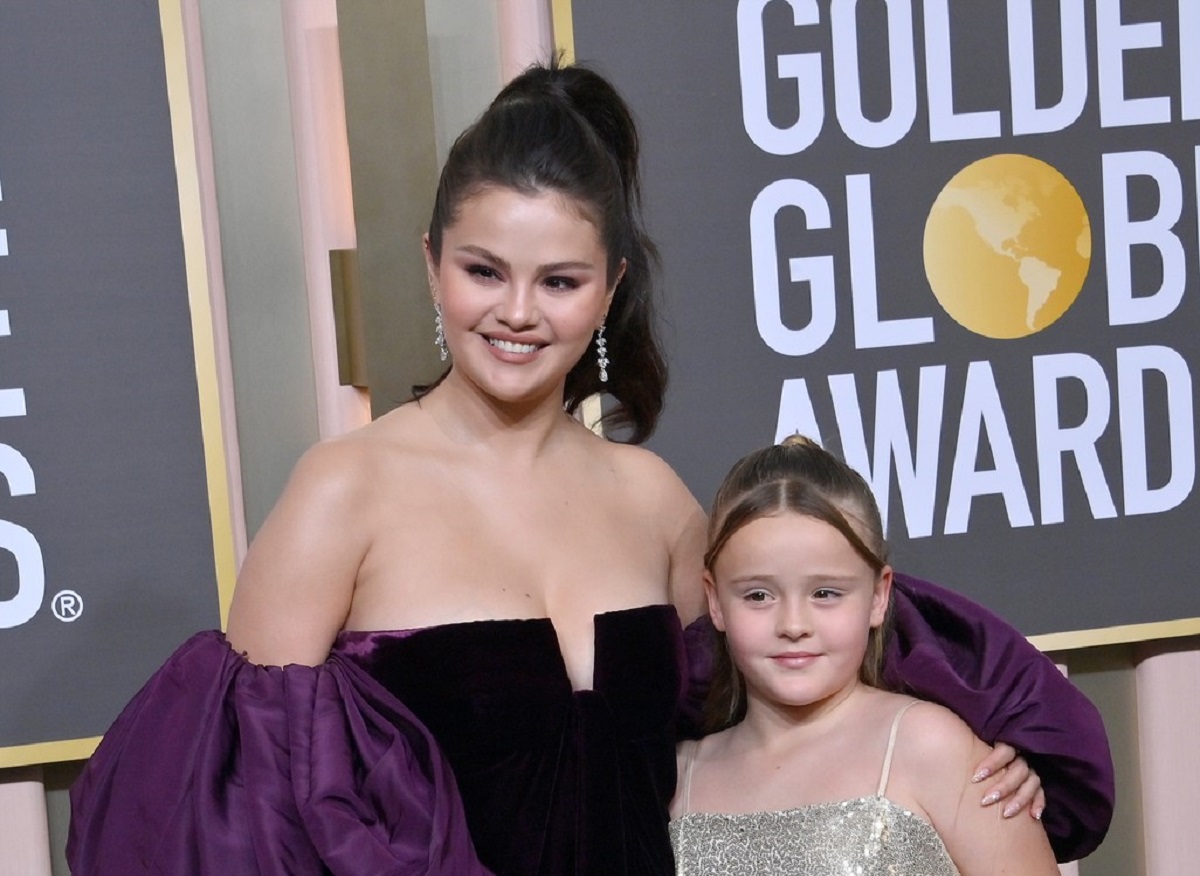 Selena Gomez alături de sora sa, Gracie Elliot Teefey la Gala Globurilor de Aur