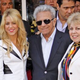 Shakira alături de William Mebarak și Nidia del Carmen Ripoll Torrado pe Walk of Fame