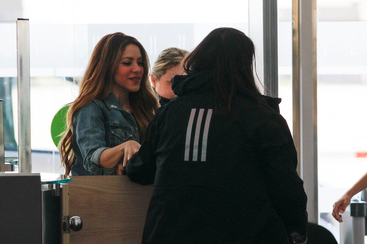 Shakira pe aeroportul din Miami după ce a plecat din Barcelona