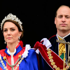 Kate Middleton și Prințul William, în ziua încoronării, în haine regale