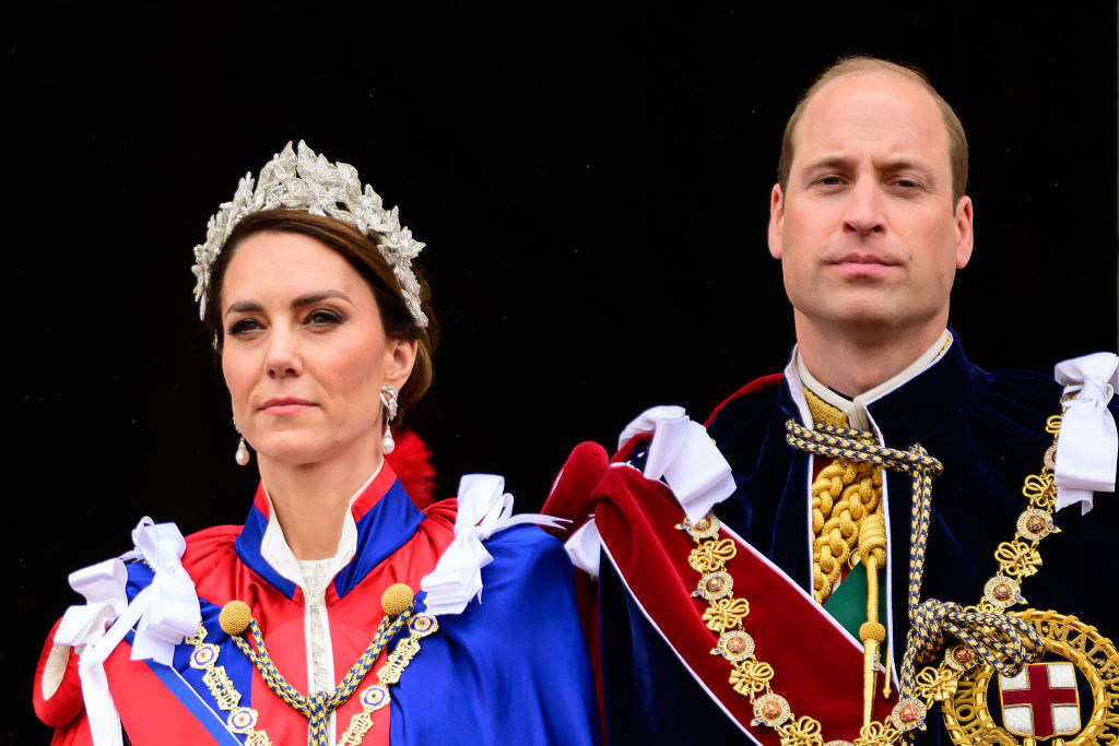 Kate Middleton și Prințul William, în ziua încoronării, în haine regale