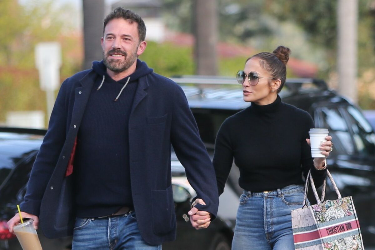 Jennifer Lopez spune că ea și Ben Affleck sunt bine împreună. Cei doi au împreună cinci copii pentru care își doresc o familie frumoasă