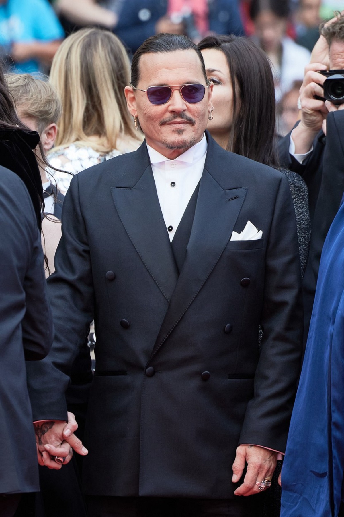 Johnny Depp la costum pe covorul roșu la Fesivalul de Film de la Cannes 2023