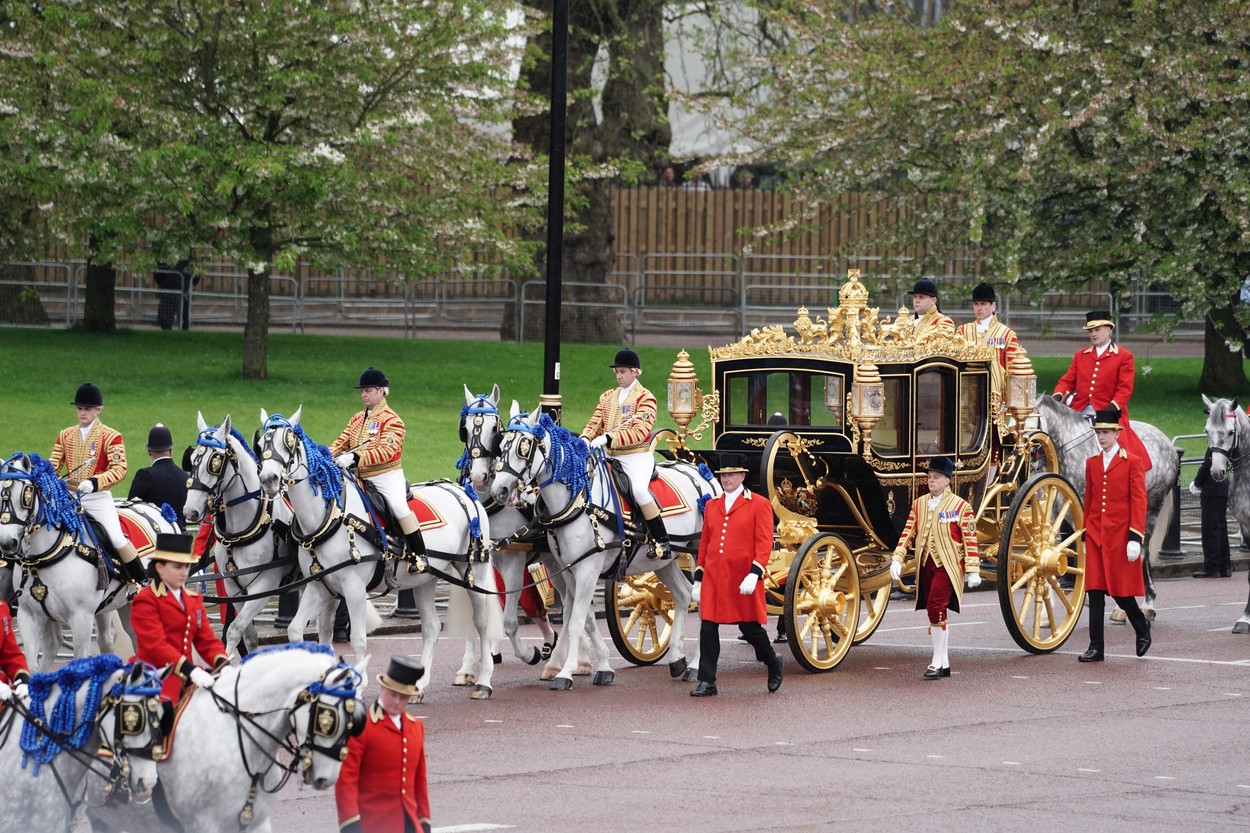 Caleașca cu care Regele Charles și Regina Camilla merg la Westminster Abbey