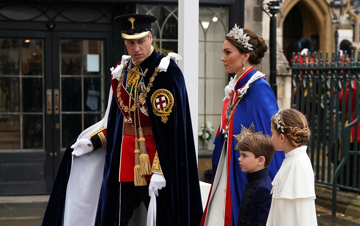 Prințul William, Kate Middleton, prințul Louis și Prințesa Charlotte la încoronarea Regelui Charles