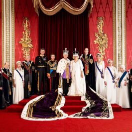 Familia Regală a Marii Britanii, într-o fotografie oficială, după încoronare