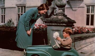 Imagini rare din copilăria Regelui Charles. Fotografii de colecție cu Majestatea Sa