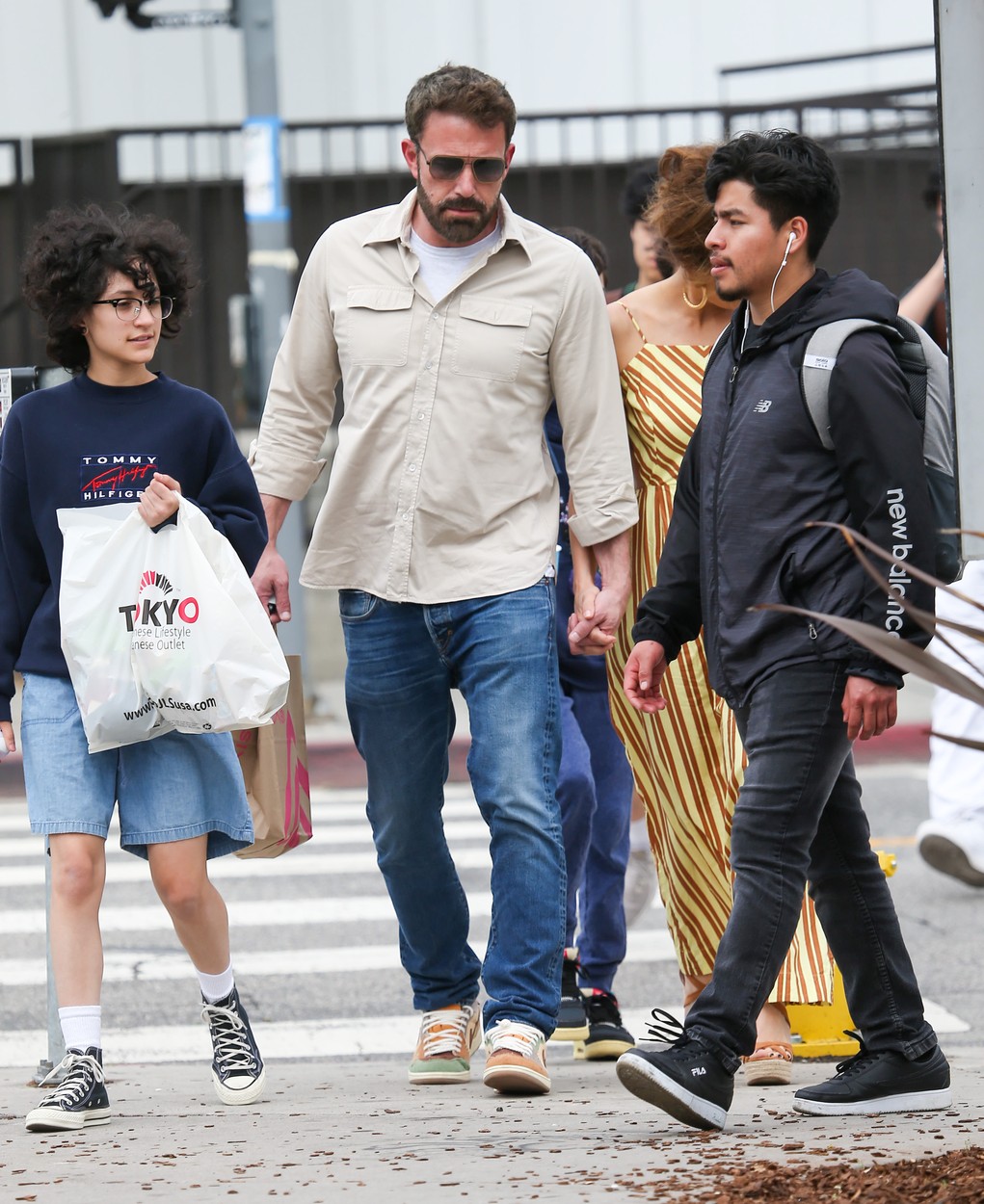 JLo și Ben Affleck, la plimbare cu copiii, în Beverly Hills