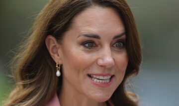 Kate Middleton într-o fotografie portret în care apare a fi nervoasă