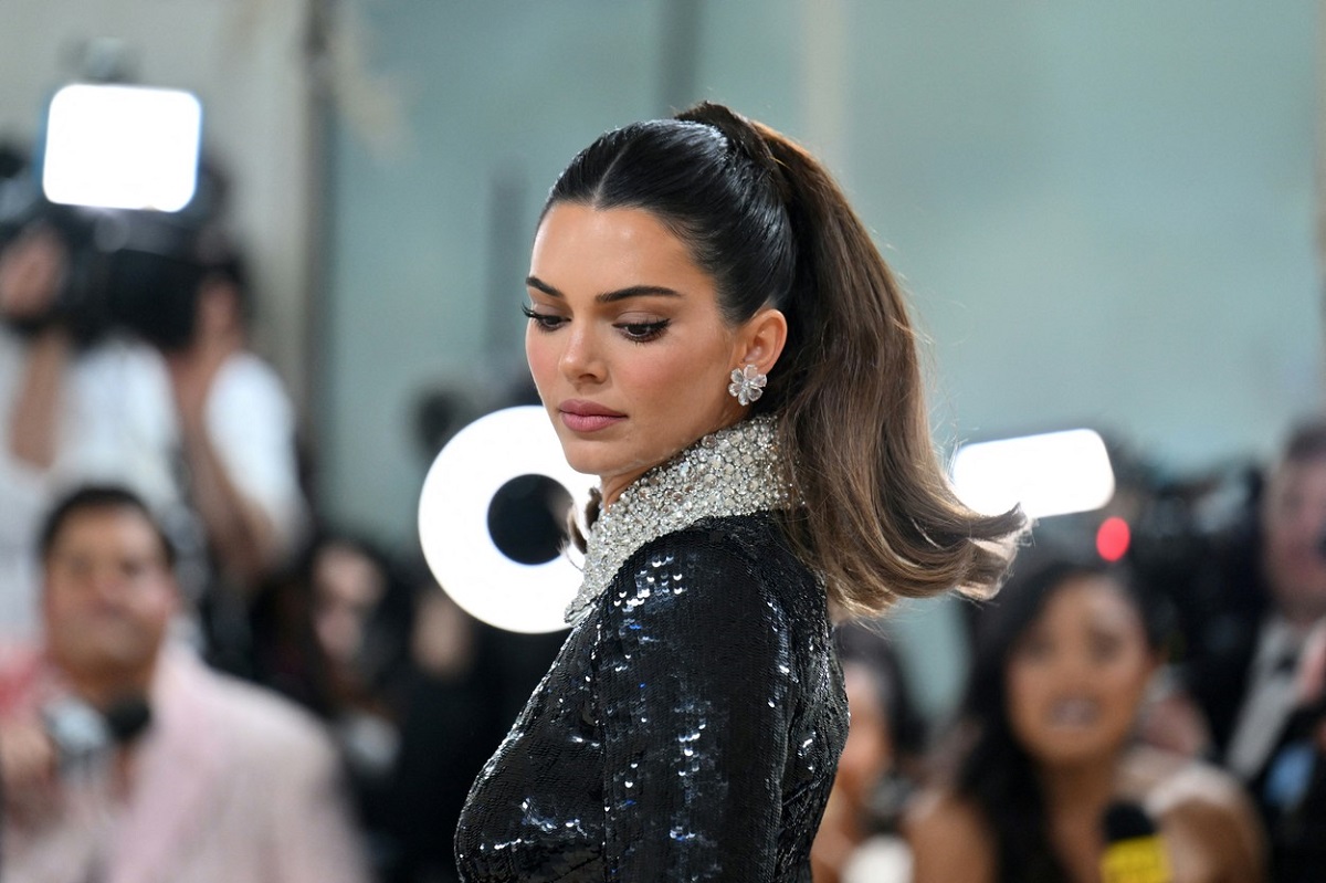Kendall Jenner, pozând într-o fotografie portret la Met Gala 2023