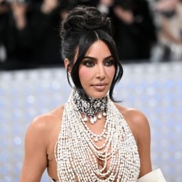 Kim Kardashian într-o fotografie portret ce a fost surprinsă la Met Gala 2023