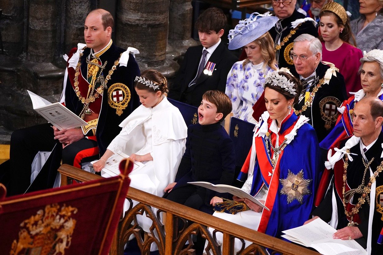 Copiii lui Kate Middleton în timpul ceremoniei de încoronare a Regelui Charles