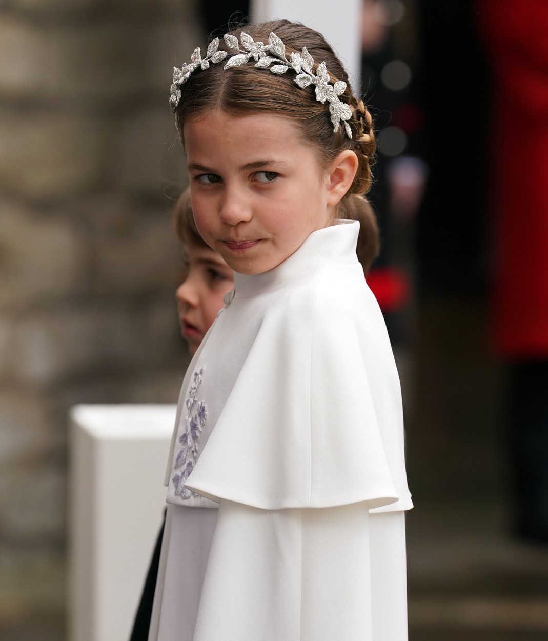 Prințesa Charlotte a purtat o diademă diafană și o rochiță albă la încoronarea Regelui Charles