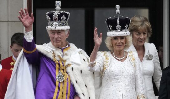Regele Charles al III-lea a salutat mulțimea de la balconul Palatului Buckingham. Majestatea Sa și Regina Camilla au avut alături Familia Regală