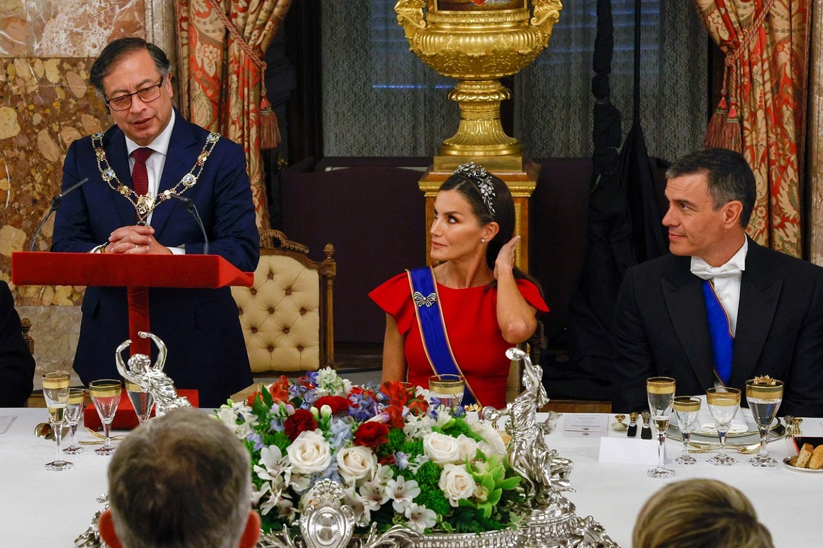 Președintele Gustavo Francisco Petro alături de Regina Letizia și Regele Felipe