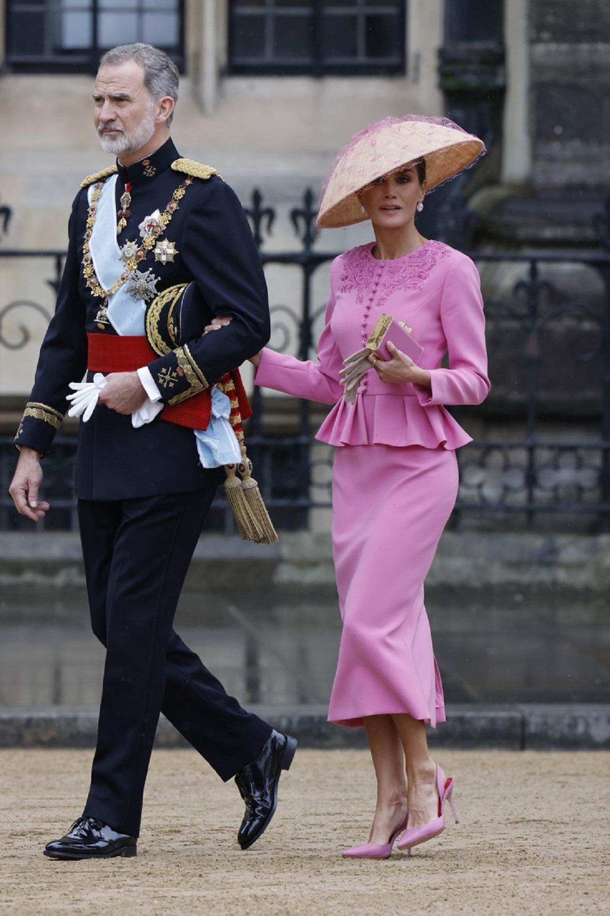 Regele Felipe alături de Regina Letizia la încoronarea Regelui Charles