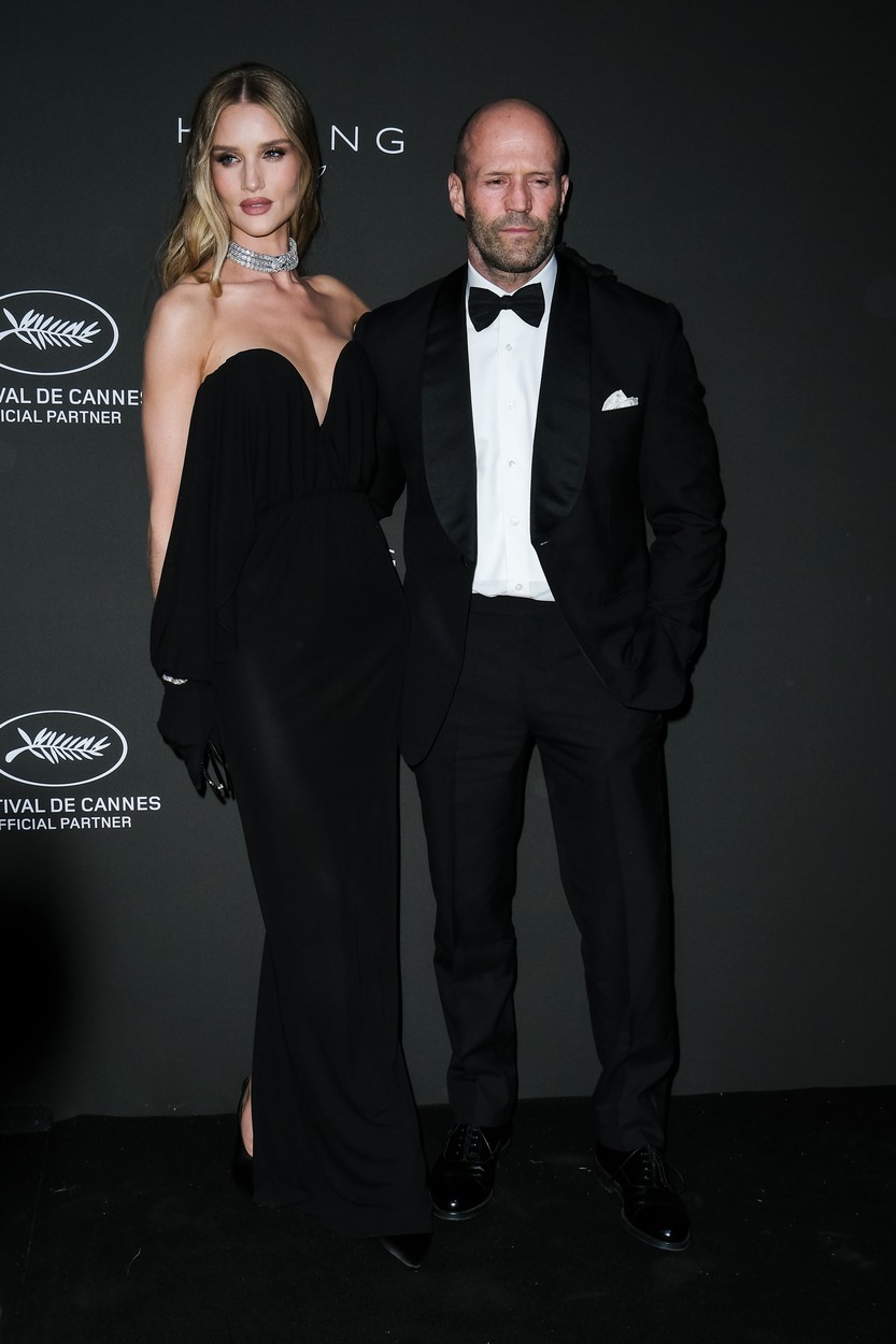 Rosie Huntington, alături de Jason Statham, la Festivalul de Film de la Cannes, pe covorul roșu