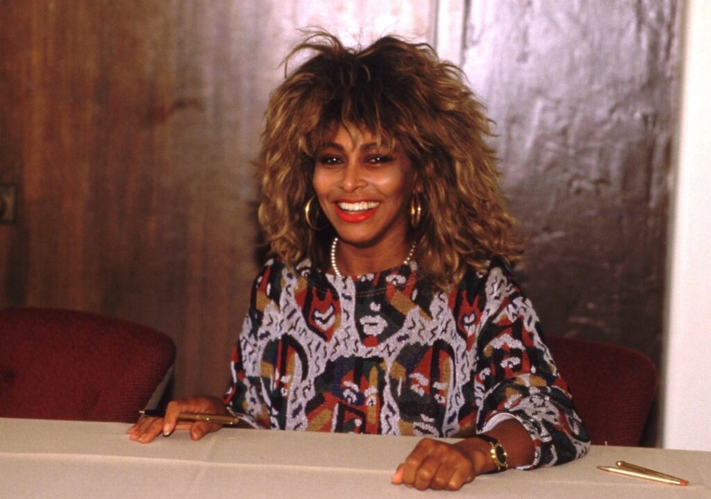 Tina Turner în timpul unui interviu de la începutul anilor 1980, înainte să moară la 83 de ani