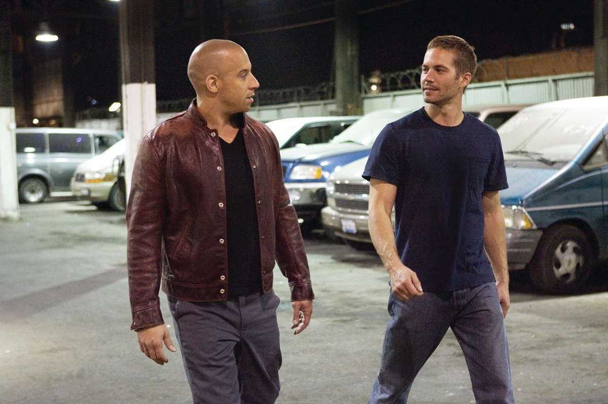 Vin Diesel și Paul Walker într-o scenă din Fast & Furious 2001