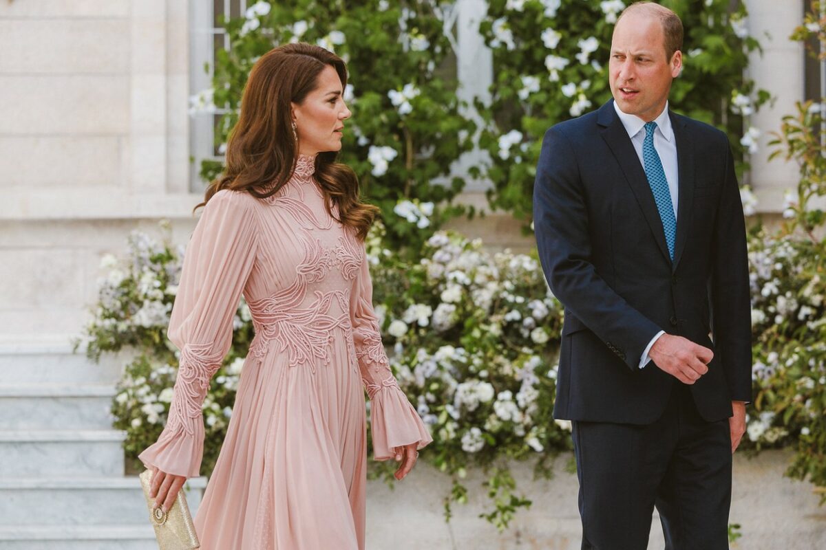 Kate Middleton și Prințul William, la nunta din Iordania, îmbrăcați elegant