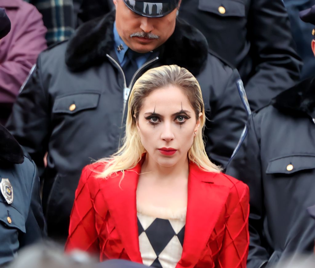 Lady Gaga, fotografiată în timp ce filmează pentru noul film în care este implicată
