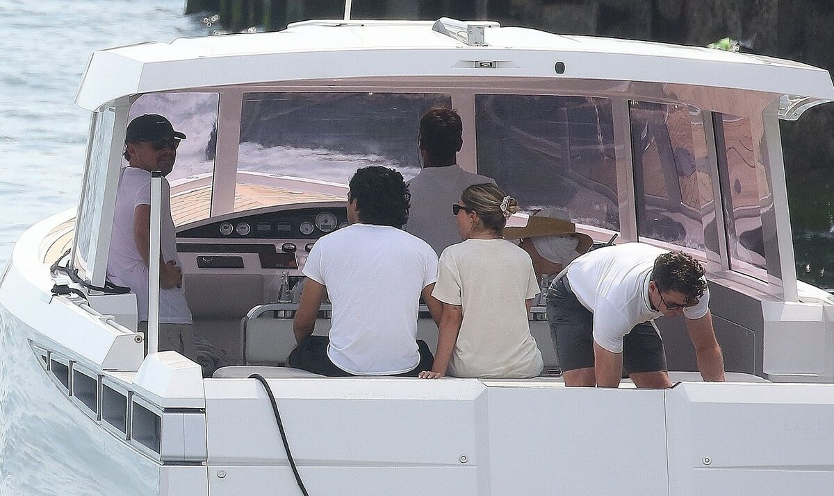 Leonardo DiCaprio, alături de prieteni și familie la bordul unei ambarcațiuni de lux