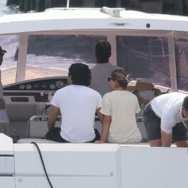 Leonardo DiCaprio, alături de prieteni și familie la bordul unei ambarcațiuni de lux