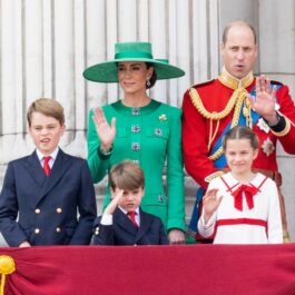 Kate Middleton și Prințul William alături de cei trei copii la balconul Palatului Buckingham