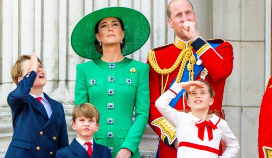 Prințul William s-a fotografiat cu cei trei copii pentru a sărbători Ziua Tatălui. Imaginea emoționantă a intrat rapid la inimile fanilor