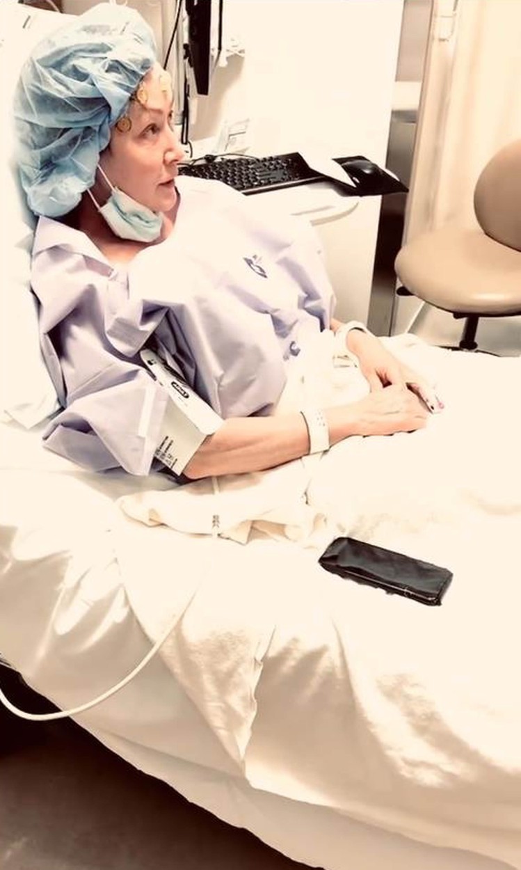Shannen Doherty, pe patul de spital, pregătită de medici pentru operație