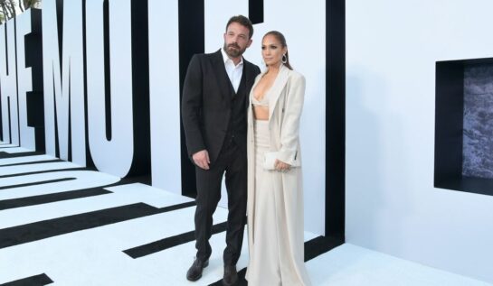 Videoclipul viral al lui Jennifer Lopez și Ben Affleck a atins 50 de milioane de vizualizări. Actorul trântește ușa de la mașină după ce soția sa se urcă în automobil
