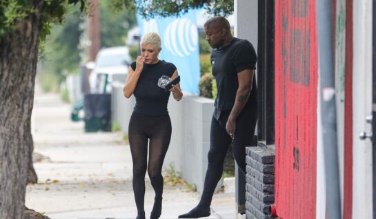 Bianca Censori a mers desculță pe stradă. Iubita lui Kanye West nu ține cont de părerile celor din jur