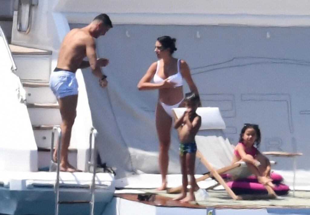Cristiano Ronaldo și Georgina Rodriguez alături de doi dintre copii lor