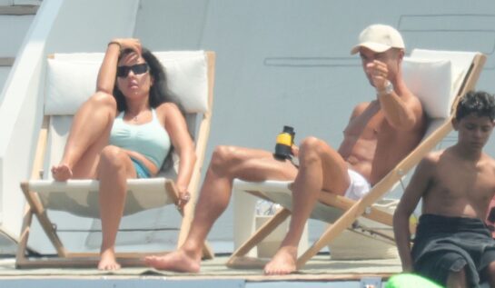 Cristiano Ronaldo și Georgina Rodriguez, mai îndrăgostiți ca niciodată. Cuplul a fost surprins în ipostaze tandre pe un iaht de lux