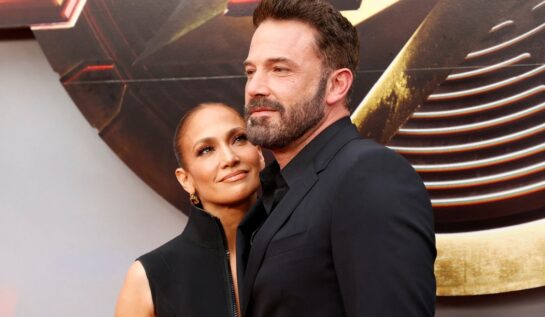 Jennifer Lopez și Ben Affleck au participat la premiera filmului The Flash. Cuplul a fost surprins în ipostaze tandre