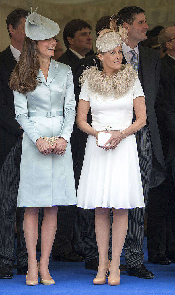 Kate Middleton, într-o rochie albstru deschis, la Ordinul Jartierei în 2014