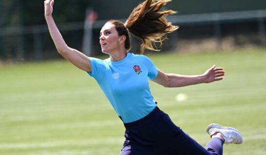 Kate Middleton a jucat rugby și s-a descurcat foarte bine. Prințesa de Wales a purtat o ținută sport care i-a pus silueta în valoare