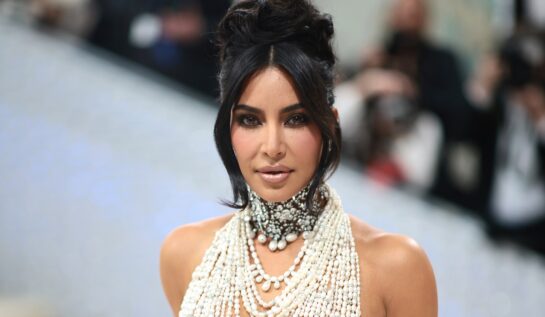 Kim Kardashian a purtat o ținută îndrăzneață. Vedeta a participat la nunta fostei sale asistente, Stephanie Shepherd