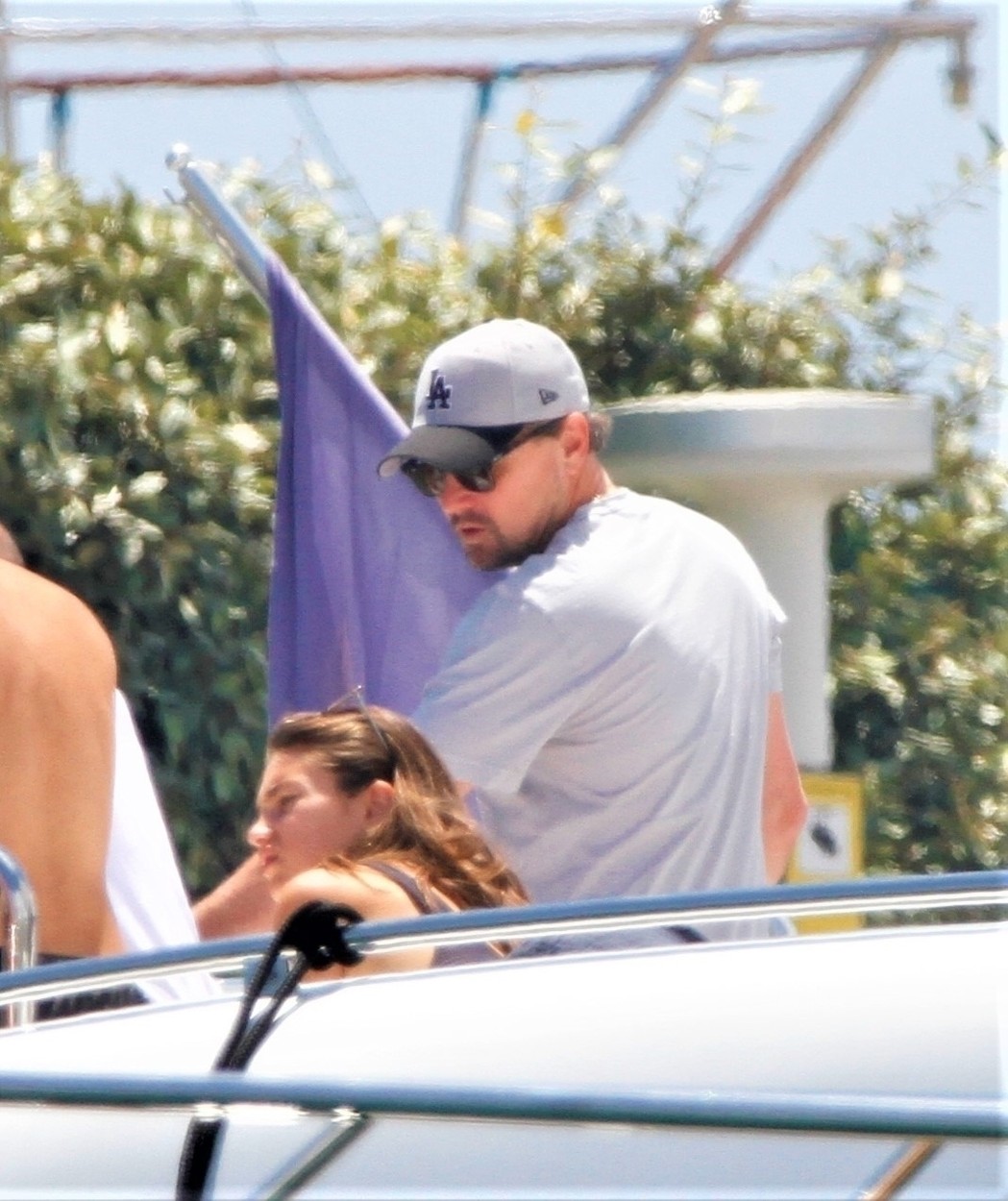 Leonardo DiCaprio, alături de modelul Meghan Roche, pe un iaht