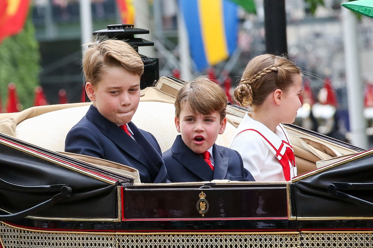 Prințul George, Prințul Louis și Prințesa Charlotte la parada Trooping the Colour