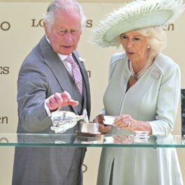 Regele Charles a trântit un trofeu la Royal Ascot sub ochii Reginei Camilla