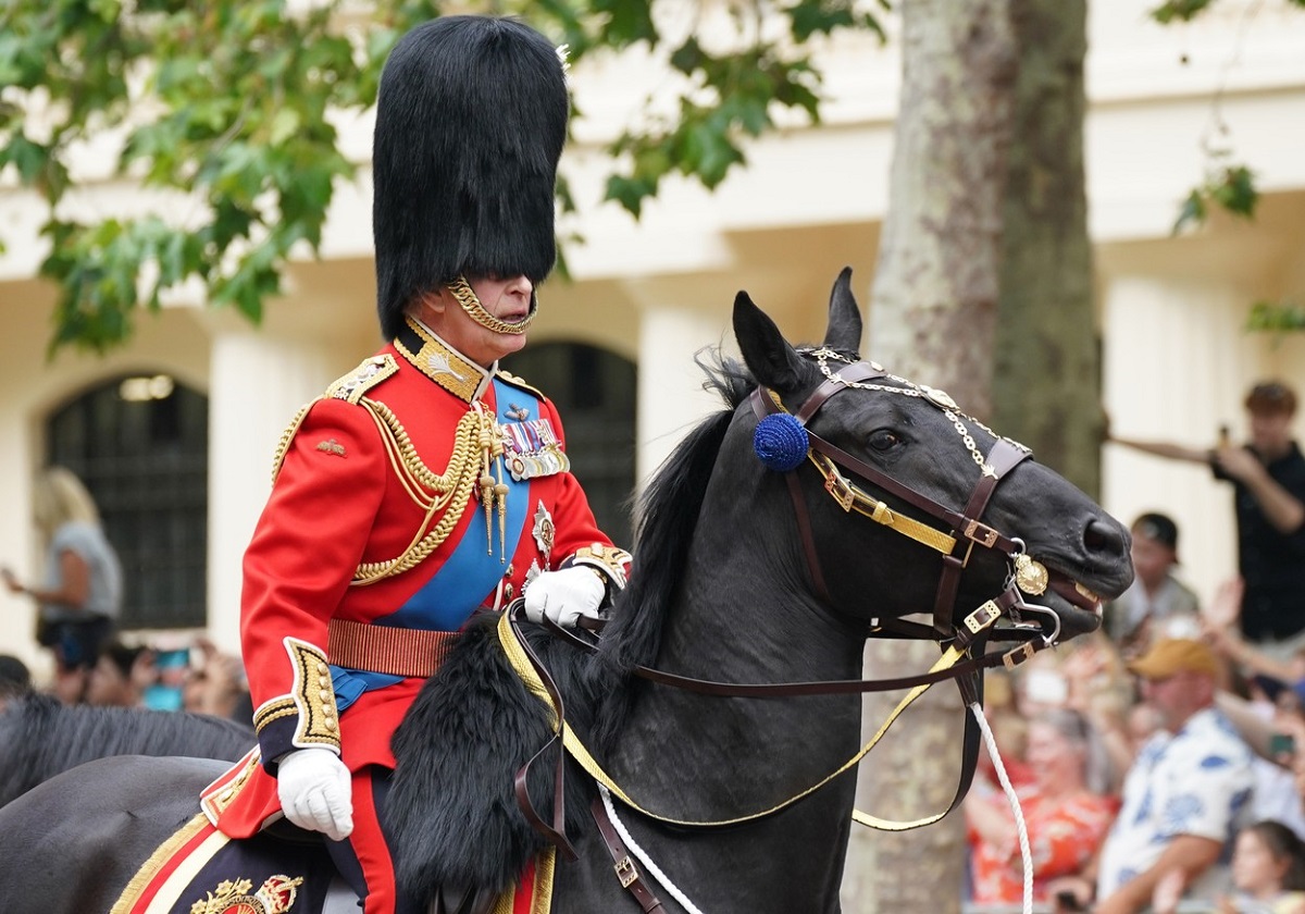 Regele Charles în uniformă militară la parada Trooping The Colour