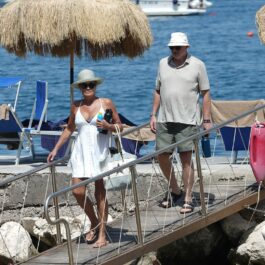 Brendan Fraser, la plajă în Italia, alături de noua sa iubită