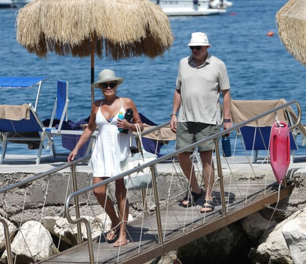 Brendan Fraser e Jeanne Moore sono in vacanza sull’isola di Ischia