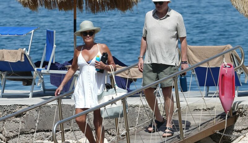Brendan Fraser și Jeanne Moore au fost în vacanță pe Insula Ischia. Costumul de baie inedit purtat de iubita actorului a atras toate privirile