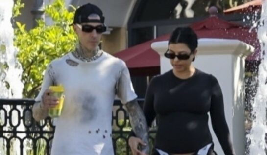 Kourtney Kardashian a apărut cu pantalonii descheiați în plină stradă. Vedeta se ținea de mână cu soțul Travis Barker în Los Angeles